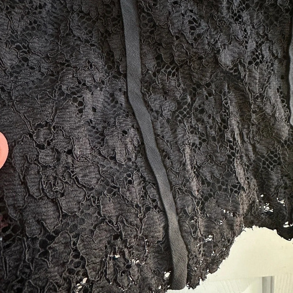 TORY BURCH Size 2 BLACK Everett Lace Pencil Skirt Silk Lining Mini Scalloped Hem - Picture 6 of 13